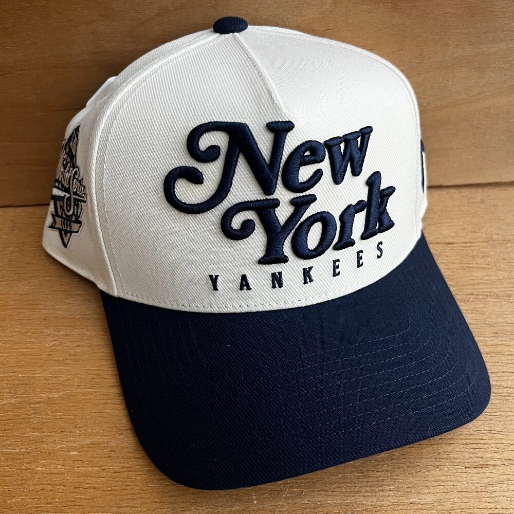 MITCHELL & NESS NEW YORK YANKEES NEWSPAPER FONT 99 WORLD SERIES HAT NEW